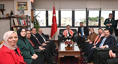 Tarım ve Orman Bakanı Sındırgı Belediyesi’ni Ziyaret Etti