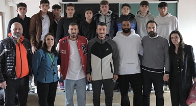 Teksüt Bandırmaspor'dan Anlamlı Ziyaret: Futbolcular Öğrencilerle Buluştu