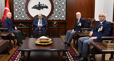 Türkiye Muharip Gaziler Derneği Genel Başkanı ve Balıkesir Şube Başkanı, Vali Ustaoğlu'nu Ziyaret Etti