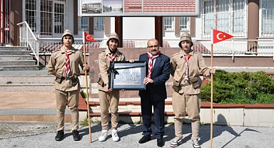Vali Ustaoğlu, Balıkesir Lisesi'ni Ziyaret Etti