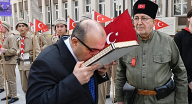 Vali Ustaoğlu, Balıkesir Sultanisi'nde Şehit Olan Öğrencileri Anma Töreninde