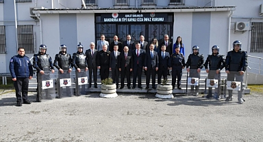 Vali Ustaoğlu, Bandırma Ceza İnfaz Kurumlarını Ziyaret Etti