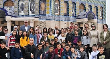 Vali Ustaoğlu, Bandırma'dan Gelen Öğrencilerle Buluştu