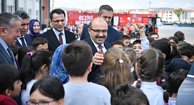 Vali Ustaoğlu, Ercan Kıvrak İlkokulu'nda Öğrencilerle Buluştu