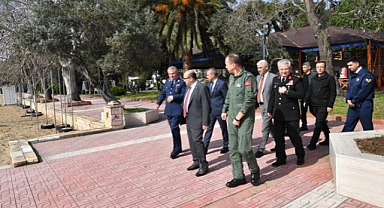 Vali Ustaoğlu, Erdek’teki Özel Eğitim Merkez Komutanlığı'nı Ziyaret Etti