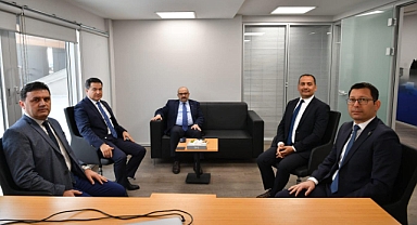 Vali Ustaoğlu, Türkiye İş Bankası Bölge Müdürlüğü'nü Ziyaret Etti