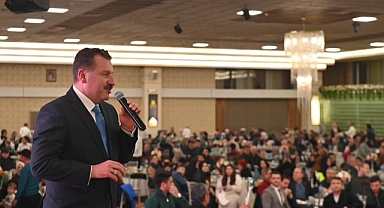 Yücel Yılmaz, Balıkesir Sebze Meyveciler Odası ve Tuhafiyeciler Odası Üyeleriyle İftar Programında Buluştu