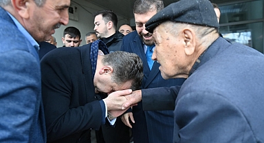 Yücel Yılmaz, Sındırgı'da Seçim Çalışmalarını Sürdürdü