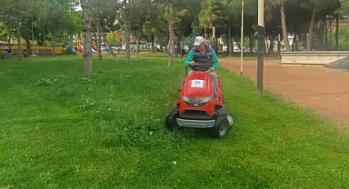 Altıeylül Belediyesi Park Bahçeler Müdürlüğü, İlçedeki Parkların Bakımını Yapıyor