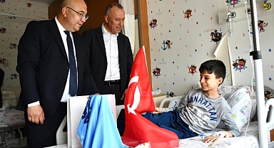 Balıkesir'de Hastanede Tedavi Gören Çocuklara 23 Nisan Sürprizi
