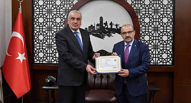 Balıkesir Valisi İsmail Ustaoğlu, Celal Sürgeç'e Yeni Görevinde Başarılar Diledi