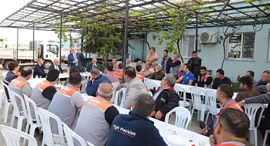 Bandırma Belediye Başkanı Mirza, Şantiye Personeliyle Kahvaltıda Buluştu