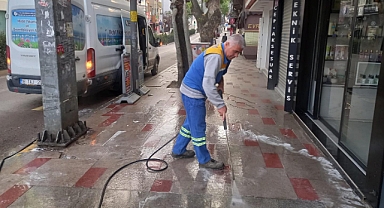 Bandırma'da Temizlik Çalışmaları Hız Kesmeden Devam Ediyor