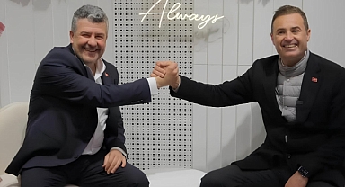 Başkan Akbıyık’tan Göndermeli fotoğraf 