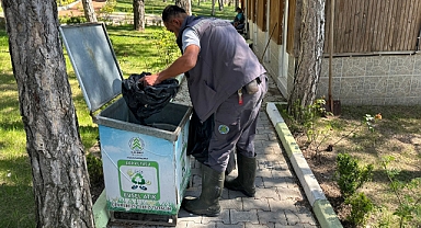 Dursunbey'de Çöp Konteynerleri Temizleniyor ve Dezenfekte Ediliyor