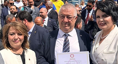 Edremit Belediye Başkanı Mehmet Ertaş Mazbatasını Aldı