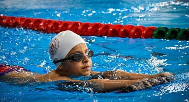 Karesi'de Çocuklara Yüzme Eğitimleri Devam Ediyor