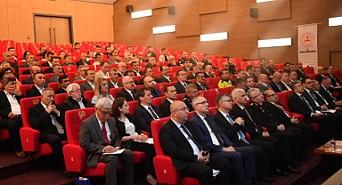 Karesi Muhtarlar Buluşması: Vali Ustaoğlu, Muhtarlarla Mahallelerin Sorunlarını Görüştü