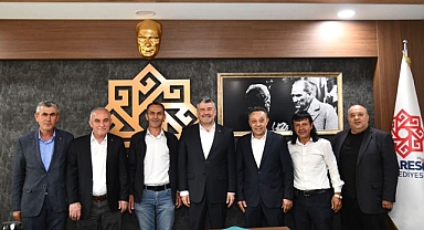 Karesi Muhtarlar Derneği Başkanı ve Muhtarlar, Başkan Mesut Akbıyık'ı Ziyaret Etti