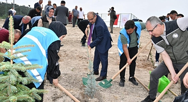 Vali Ustaoğlu, Öğrencilerle Fidan Dikti