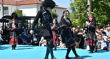 16. Geleneksel Armutalan Köy Hayrı Coşkuyla Gerçekleşti