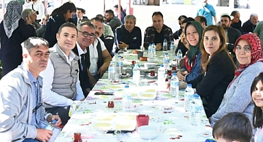 Ahmet Akın ve Serkan Sarı Kocaavşar Mahallesinde Vatandaşlarla Buluştu