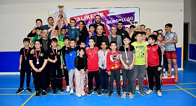 Balıkesir’de 11-12-13 Yaş Serbest Güreş İl Birinciliği Müsabakaları Sona Erdi