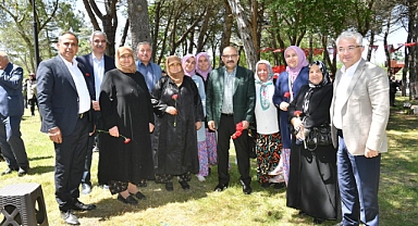 Balıkesir Valisi Şamlı Köy Hayrı'nda Anneler Günü'nü Kutladı
