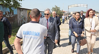 Bandırma Belediye Başkanı Dursun Mirza, Barınağı Ziyaret Etti