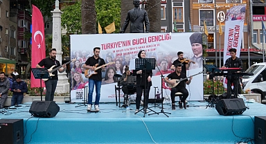 Bandırma'da Gençlik Haftası Coşkusu: Rotamız Müzik Gençlik Konseri