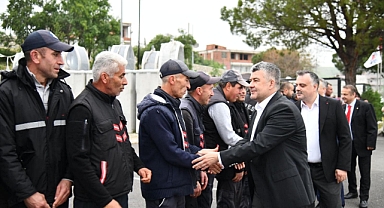 Başkan Akbıyık, Belediye Çalışanlarıyla 1 Mayıs'ta Kahvaltıda Buluştu