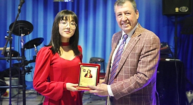 Burhaniye Celal Toraman Anadolu Lisesi’nde Mezuniyet Coşkusu