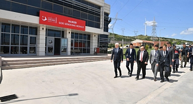 Vali İsmail Ustaoğlu, Geri Gönderme Merkezi’nde İncelemelerde Bulundu