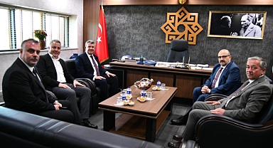 Vali Ustaoğlu, Karesi Belediye Başkanı Akbıyık'ı Ziyaret Etti