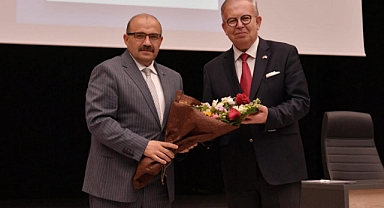 Vali Ustaoğlu, 'Mavi Vatan ve Coğrafya' Konferansına Katıldı