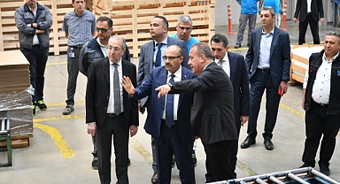 Vali Ustaoğlu, Şişecam Elyaf Sanayi A.Ş.'yi Ziyaret Etti