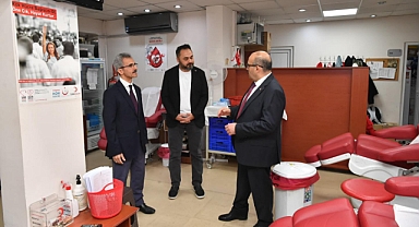 Vali Ustaoğlu, Türk Kızılayı Kan Alma Birimini Ziyaret Etti