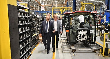 Vali Ustaoğlu, Yarış Kabin'de İncelemelerde Bulundu