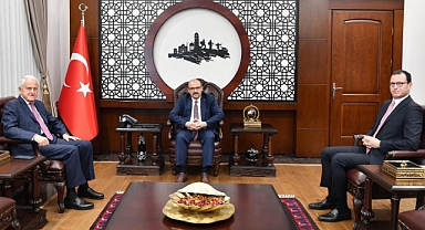 Yırcalı Holding Yönetim Kurulu Başkanı ve Üyeleri, Vali Ustaoğlu'nu Ziyaret Etti