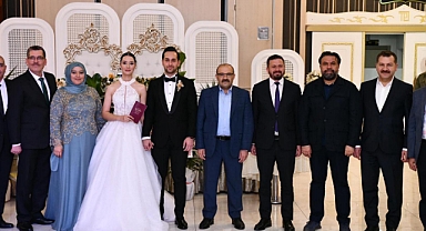 AK Parti Balıkesir İl Kadın Kolları Başkanı Meral Cengiz'in Oğlu Bilal ve Büşra Akdeniz Dünya Evine Girdi