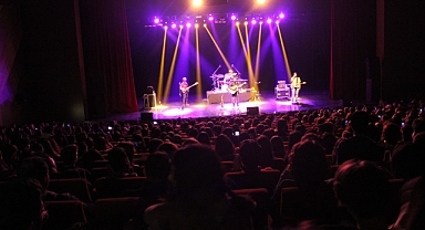 Altıeylül Belediyesi'nden Tiyatro Gösterisi: 