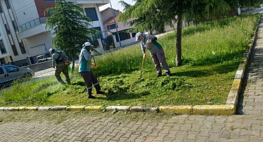 Altıeylül'de Park ve Oyun Alanlarına Büyük Bakım ve Yenileme Çalışmaları Devam Ediyor