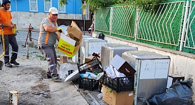 Ayvalık Belediyesi, Temizlik İşlerini 24 Saat Kesintisiz Sürdürüyor