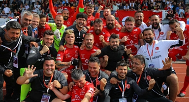 Balıkesir Büyükşehir Belediye Başkanı Ahmet Akın, Ampute Futbol Milli Takımı'nı Kutladı