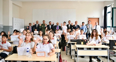 Balıkesir'de Karne Heyecanı: Öğrenciler Tatile Girdi