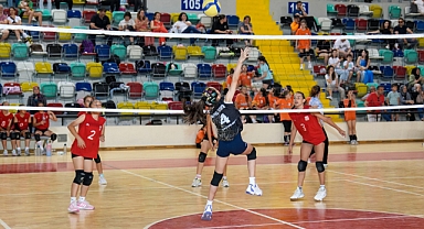 Balıkesir'de Mini Voleybol Şenlikleri Yoğun Katılımla Devam Ediyor