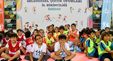 Balıkesir'de Okul Sporları Geleneksel Çocuk Oyunları Şenlikleri İl Finali ve Ödül Töreni Gerçekleşti