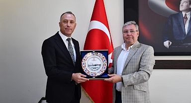 Balıkesir Gençlik ve Spor İl Müdürü Adem Özalp, Balıkesir Üniversitesi Spor Bilimleri Fakültesi Dekanı Prof. Dr. Zekeriya Göktaş'ı Ziyaret Etti