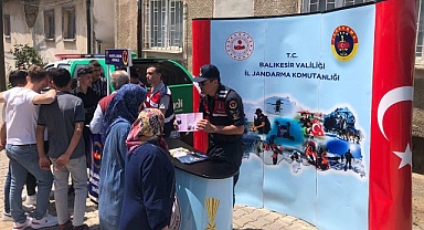 Balıkesir İl Jandarma Komutanlığı Geleneksel Köy Hayırlarına Emniyet Tedbiri Aldı ve Vatandaşları Bilgilendirdi