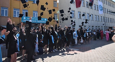 Balıkesir Üniversitesi Sındırgı Meslek Yüksekokulu'nda Mezuniyet Töreni Gerçekleştirildi